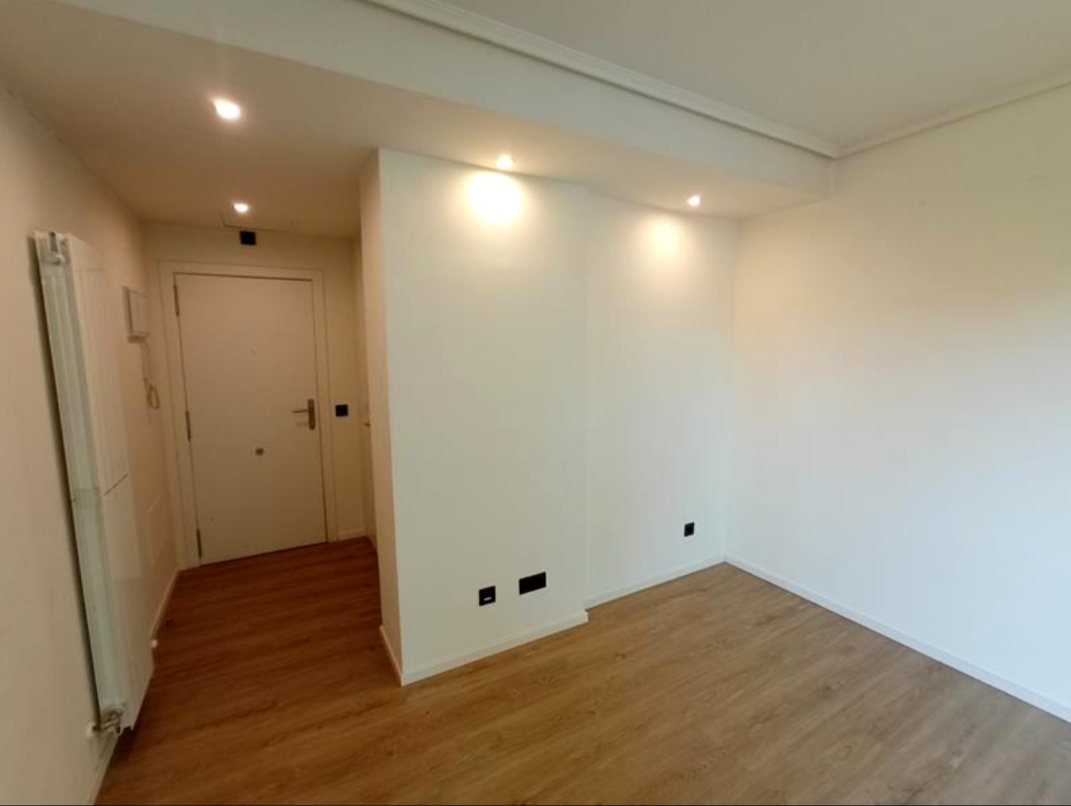 Vivienda terminada con tarima laminada